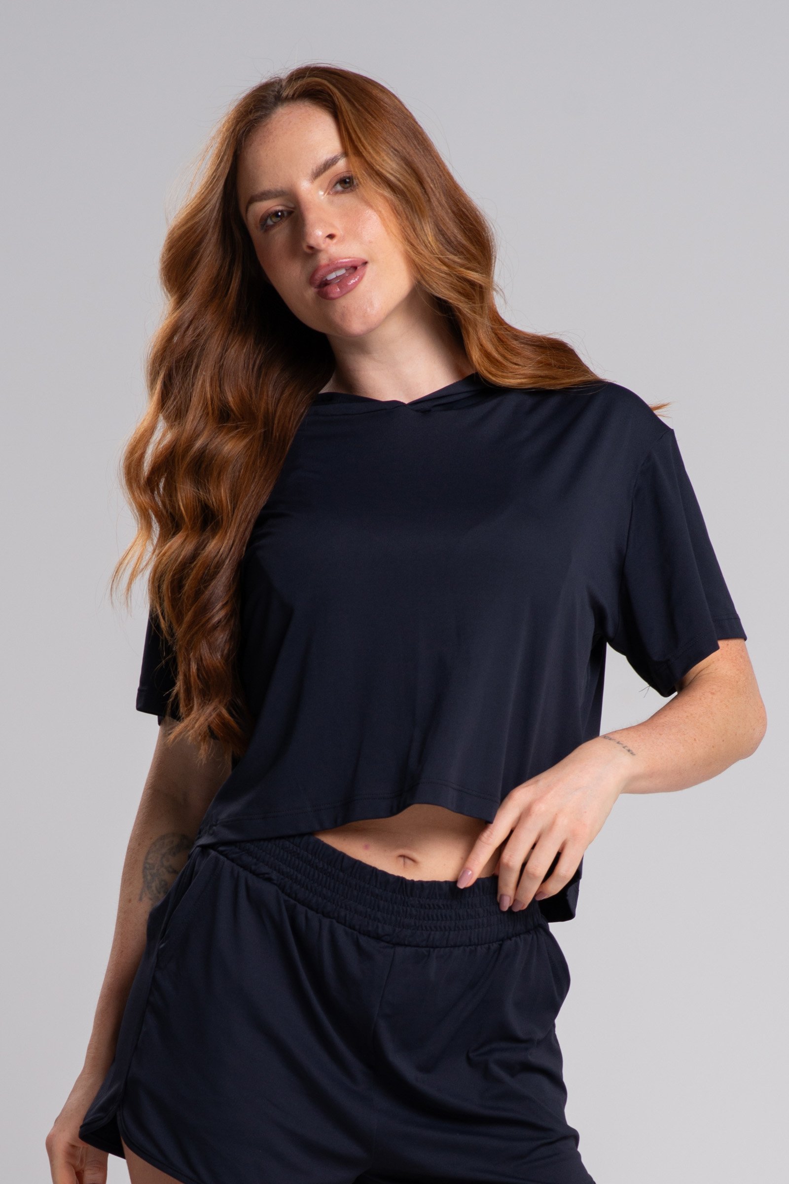 0241.2 Cropped Drop com Capuz - Preto - Imagem 1
